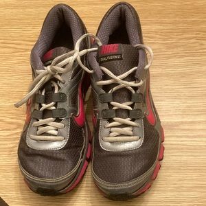 Nike Dual Fusion Women’s Running shoes; size 10 preowned; good condition